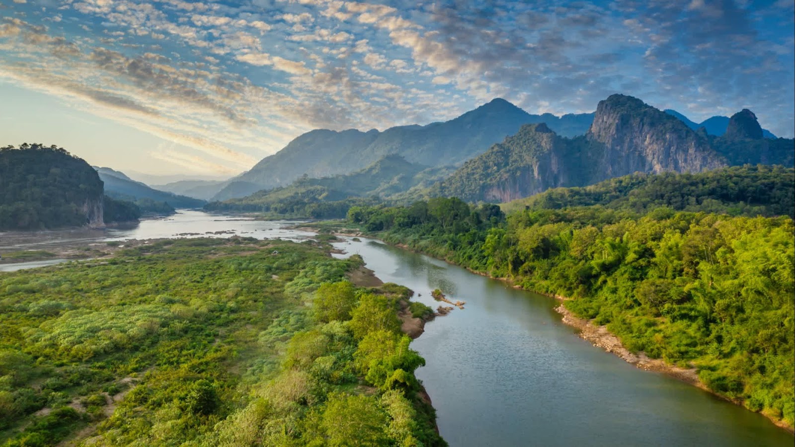 Những bước chân Viettel Marathon 2024 khám phá vẻ đẹp cố đô Luang Prabang, Lào - AD 4nXdwh2U8F2DoantD8Wpc 5jmlmYplEr5 gVOTAl5dunXif2Q8Nf2h6SqUna5