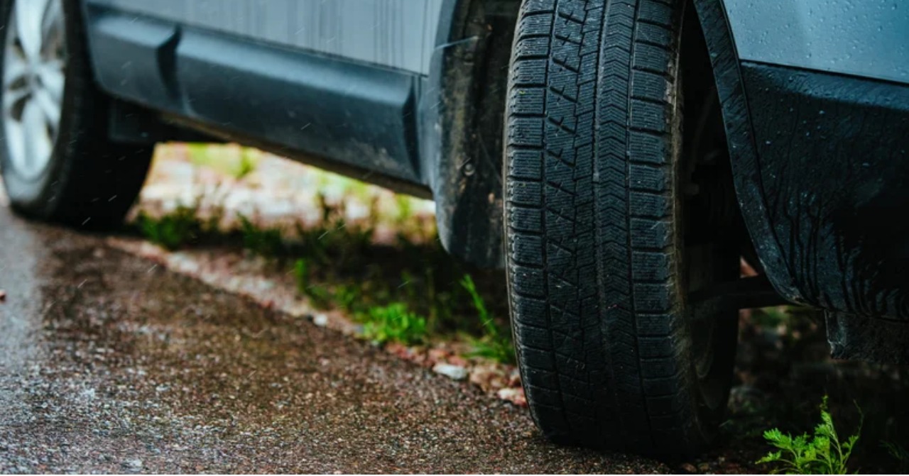 Top SUV all-season tires by Consumer Reports offer long life, balanced performance, and varied prices to suit different needs.