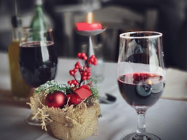 Free Holiday Dinner Red Wine photo and picture, Picture