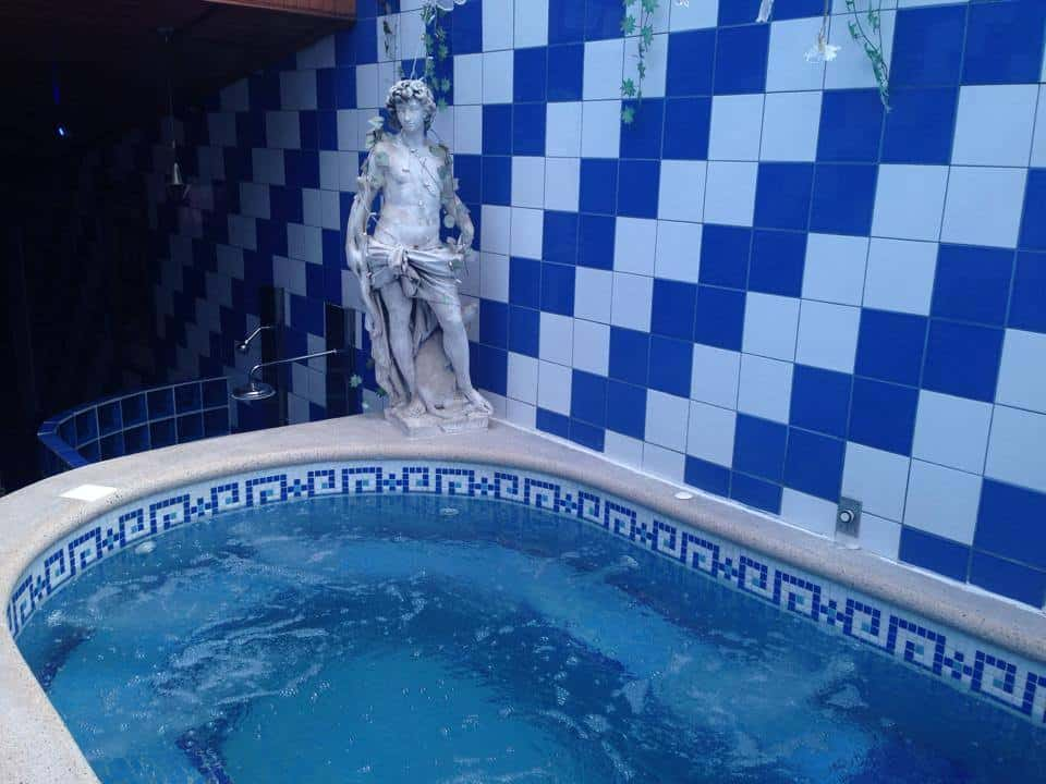 hot tub and bubbling water in gay Sauna Hispalis San Jose Costa Rica