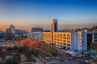 A large building with many windows

AI-generated content may be incorrect.