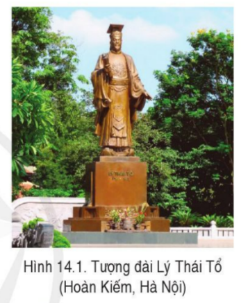 BÀI 14. CÔNG CUỘC XÂY DỰNG ĐẤT NƯỚC THỜI LÝ (1009- 1225)1. Sự thành lập nhà LýCâu 1: Đọc thông tin, tư liệu và quan sát hình 14.1, hãy trình bày sự thành lập nhà Lý và đánh giá sự kiện Lý Công Uẩn dời đô từ Hoa Lư ra Đại La.Đáp án chuẩn:- Cuối năm 1009, vua Lê Long Đĩnh mất, các đại thần và tăng quan trong triều đã tôn Lý Công Uẩn lên ngôi vua. Nhà Lý được thành lập, đóng đô tại Hoa Lư (Ninh Bình).- Thành Đại La: nằm giữa khu vực trời đất, được thế rồng cuộn hổ ngồi, chính giữa nam bắc đông tây, tiện nghi núi sông sau trước. 2. Tình hình chính trịCâu 1: Đọc thông tin và quan sát sơ đồ hình 14.1, hãy mô tả những nét chính về tình hình chính trị và rút ra nhận xét về tổ chức bộ máy nhà nước dưới thời Lý.Đáp án chuẩn:Quân đội thời Lý gồm hai bộ phận: cấm quân (bảo vệ vua, kinh thành) và quân địa phương (bảo vệ các lộ, phủ).  3. Tình hình kinh tếCâu 1: Đọc thông tin, tư liệu và quan sát các hình từ 14.2 đến 14.4, hãy cho biết:- Nhà Lý đã thực hiện những chính sách gì để phát triển sản xuất nông nghiệp?- Những nét chính về thủ công nghiệp và thương nghiệp thời Lý.Đáp án chuẩn:- Tổ chức lễ Tịch điền, khai khẩn đất hoang, đào kênh mương, đắp đê, ban hành lệnh cấm giết trâu bò để bảo vệ sức kéo.+ Thủ công nghiệp:  dệt lụa, làm đồ gốm, đồ trang sức, đúc đồng, rèn sắt,...; Tượng chùa Quỳnh Lâm, tháp Báo Thiên, chuông Quy Điền là những công trình nổi tiếng đương thời được tạo dựng bởi thợ thủ công người Việt.+ Thương nghiệp: Thăng Long trở thành trung tâm thủ công nghiệp và thương nghiệp của Đại Việt.4. Tình hình xã hộiCâu 1: Đọc thông tin và quan sát sơ đồ 14.2, hãy mô tả đời sống xã hội thời Lý.Đáp án chuẩn:Vua, quý tộc, quan lại là bộ phận thống trị. Nông dân chiếm đa số. Mâu thuẫn xã hội chưa gay gắt.5. Thành tựu giáo dục và văn hóaCâu 1: Đọc thông tin và quan sát các hình từ 14.5 đến 14.7 hãy:- Giới thiệu một số thành tựu giáo dục thời Lý.- Nêu một số thành tựu văn hoá chủ yếu thời Lý.Đáp án chuẩn:- Năm 1076, vua Lý Nhân Tông cho mở Quốc Tử Giám để dạy học cho các hoàng tử, công chúa, con em quý tộc, quan lại, người học giỏi đến học tập.- Phật giáo thịnh hành, được đông đào quý tộc, quan lại và các tầng lớp nhân dân tin theo. LUYỆN TẬP- VẬN DỤNG