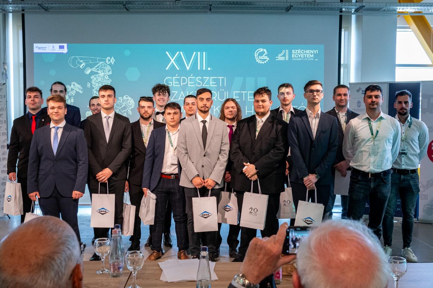 The award-winning teams (Photos: Gergely Nagy)