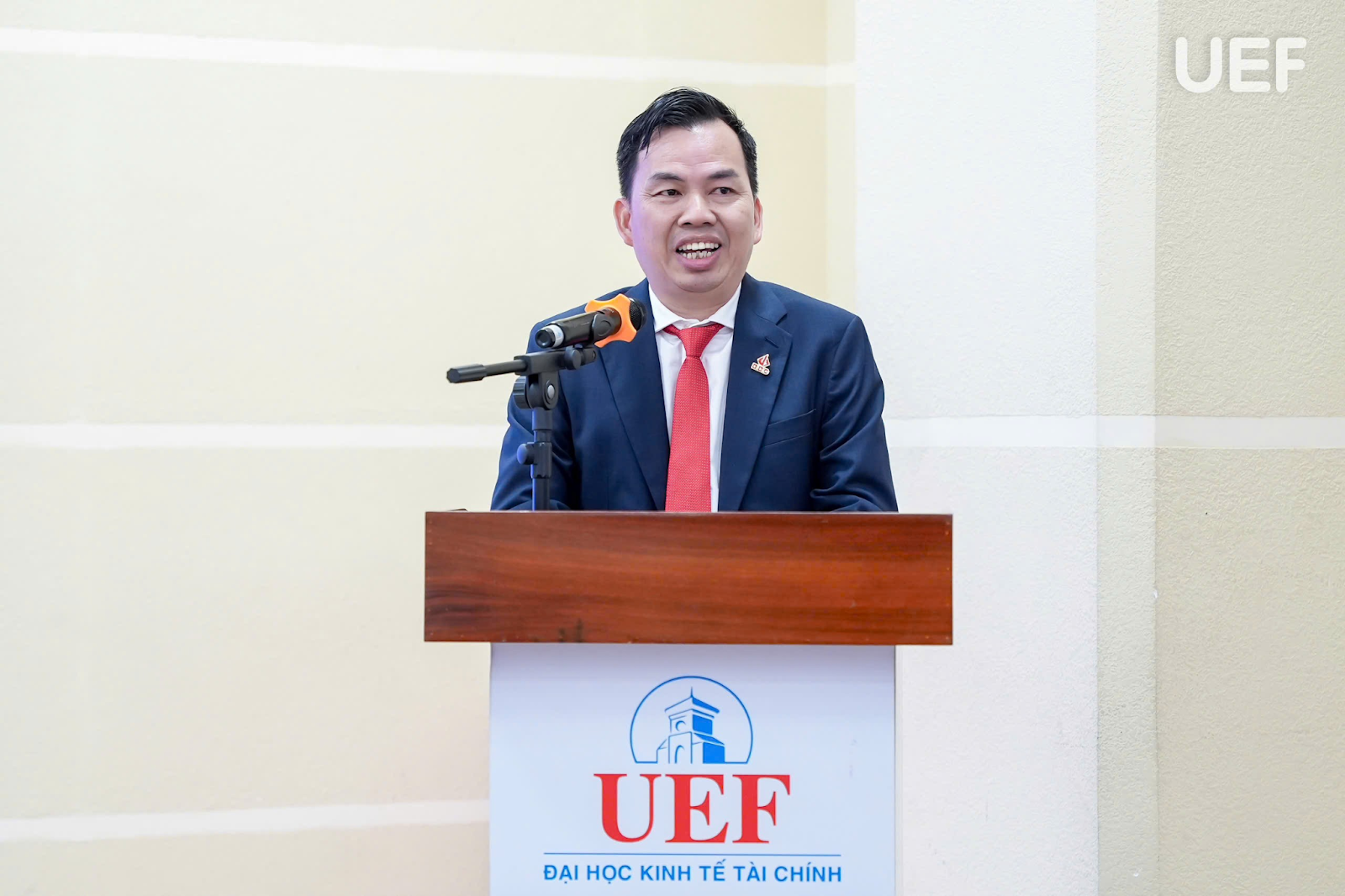Đại học UEF ký kết hợp tác MOU với Học viện Kỹ năng VTALK và 13 doanh nghiệp hàng đầu