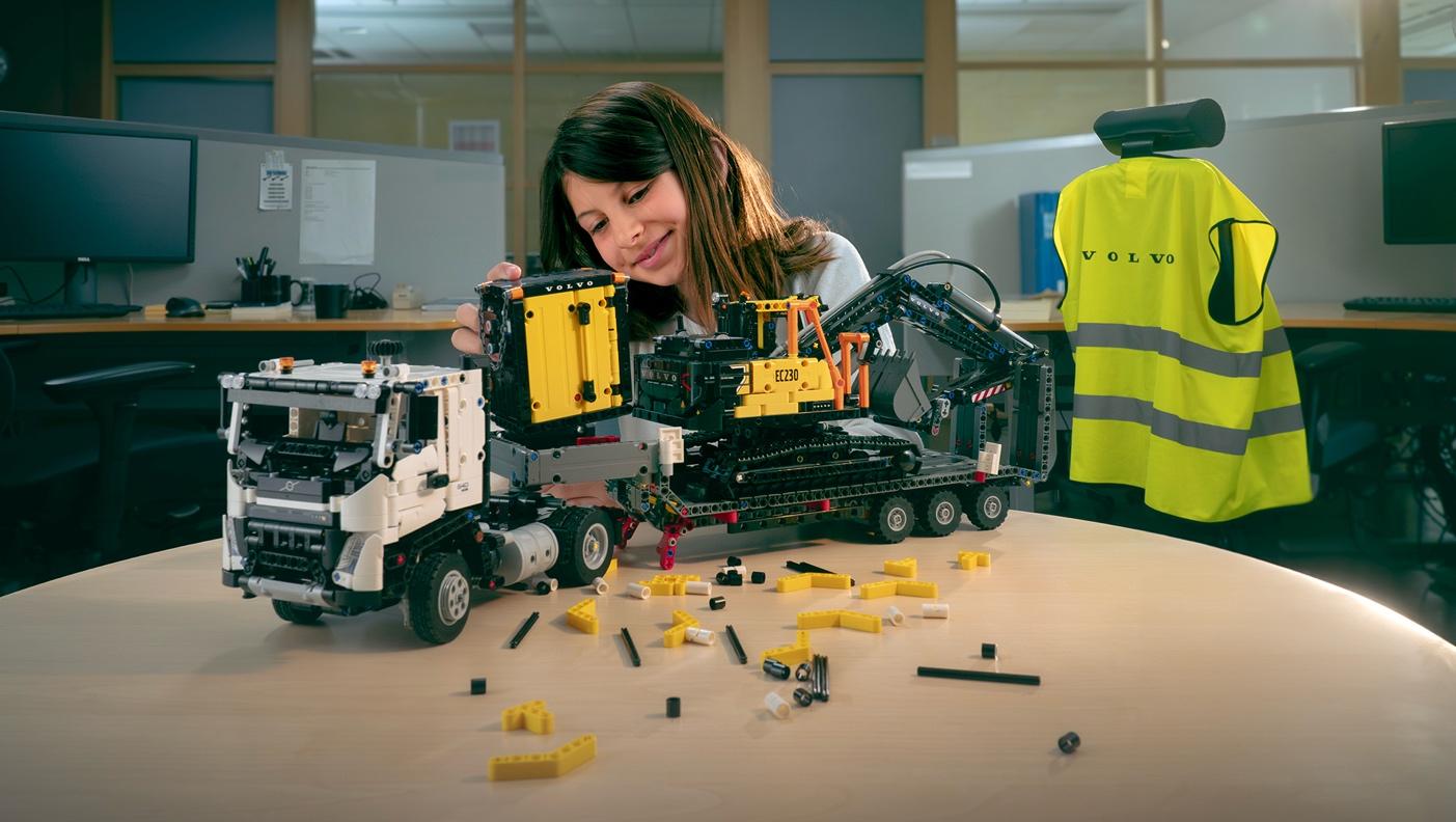 A child playing with a construction set Description automatically generated