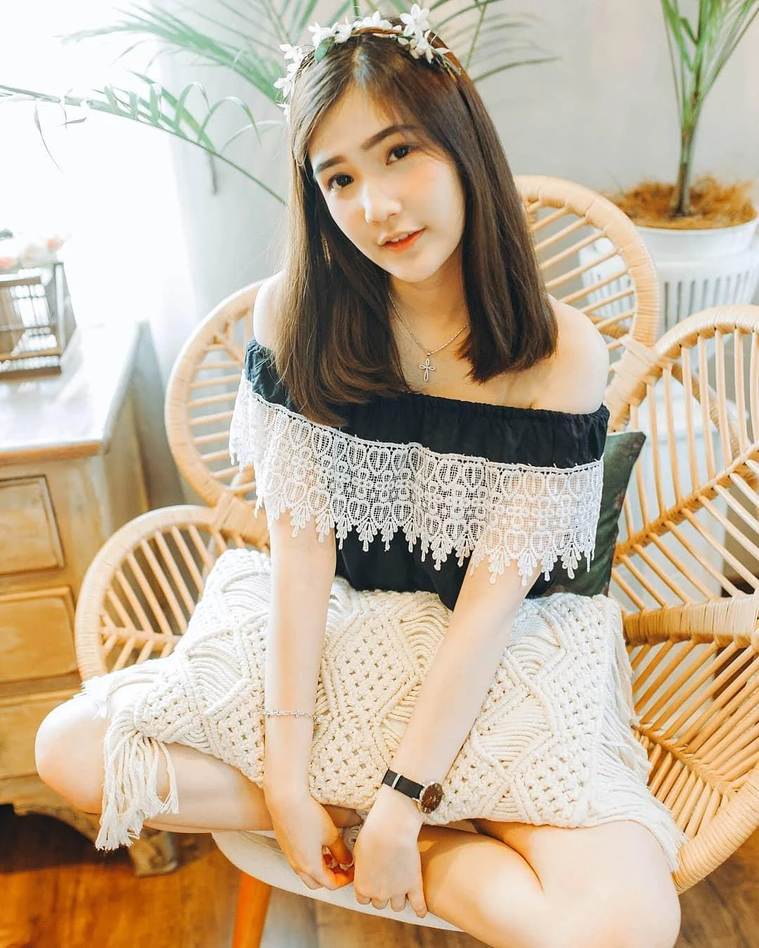 Cewek Indo Menggoda dengan Senyum Manja, cewek menggoda, gadis manja, wanita cantik