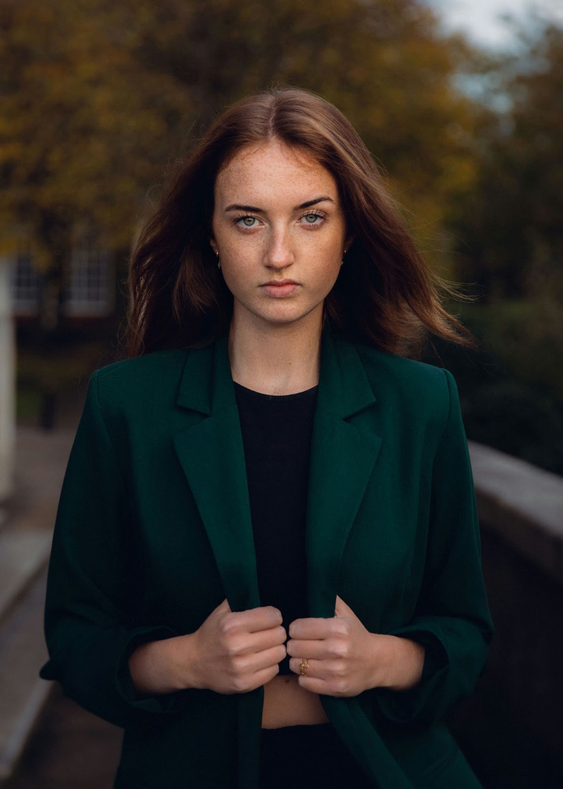 A women giving an creative headshot pose