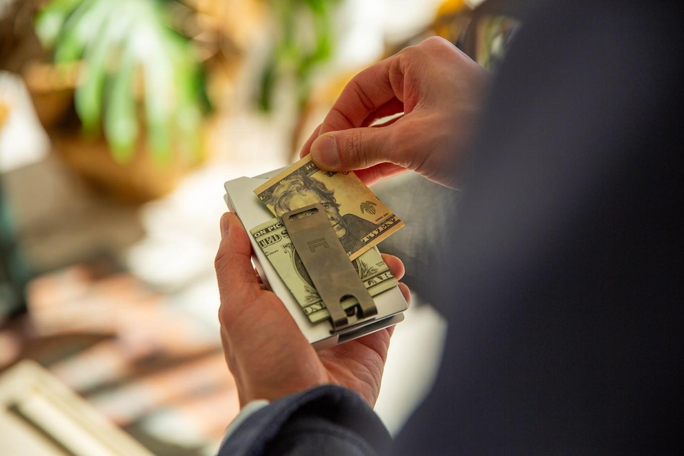shuffle_wallet_26