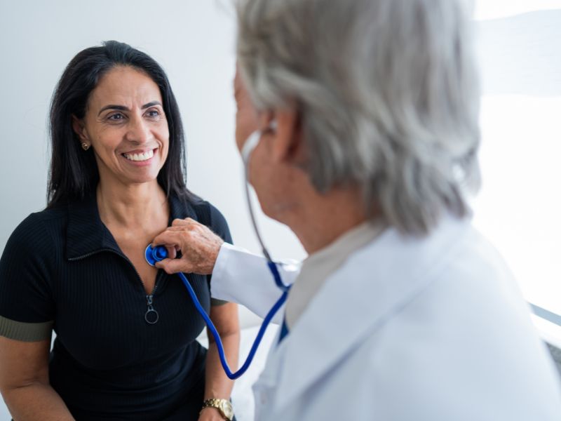 marketing médico atrair novos pacientes conteúdo relevante