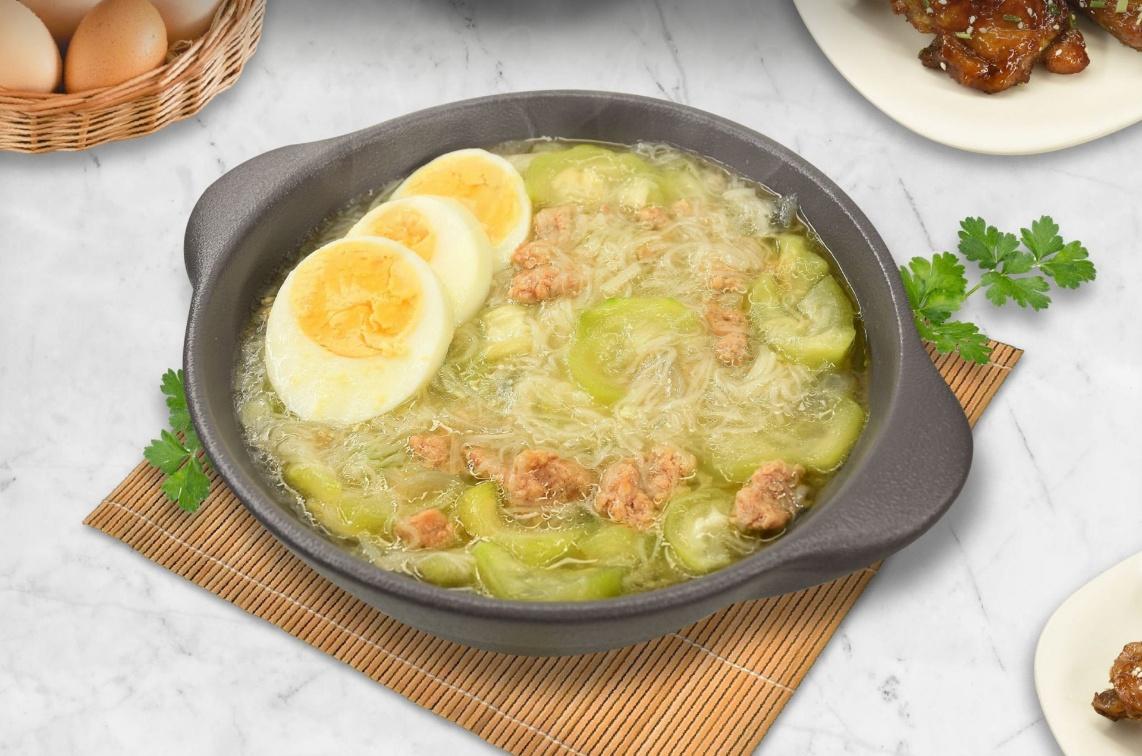 A bowl of soup with eggs and meat

AI-generated content may be incorrect.