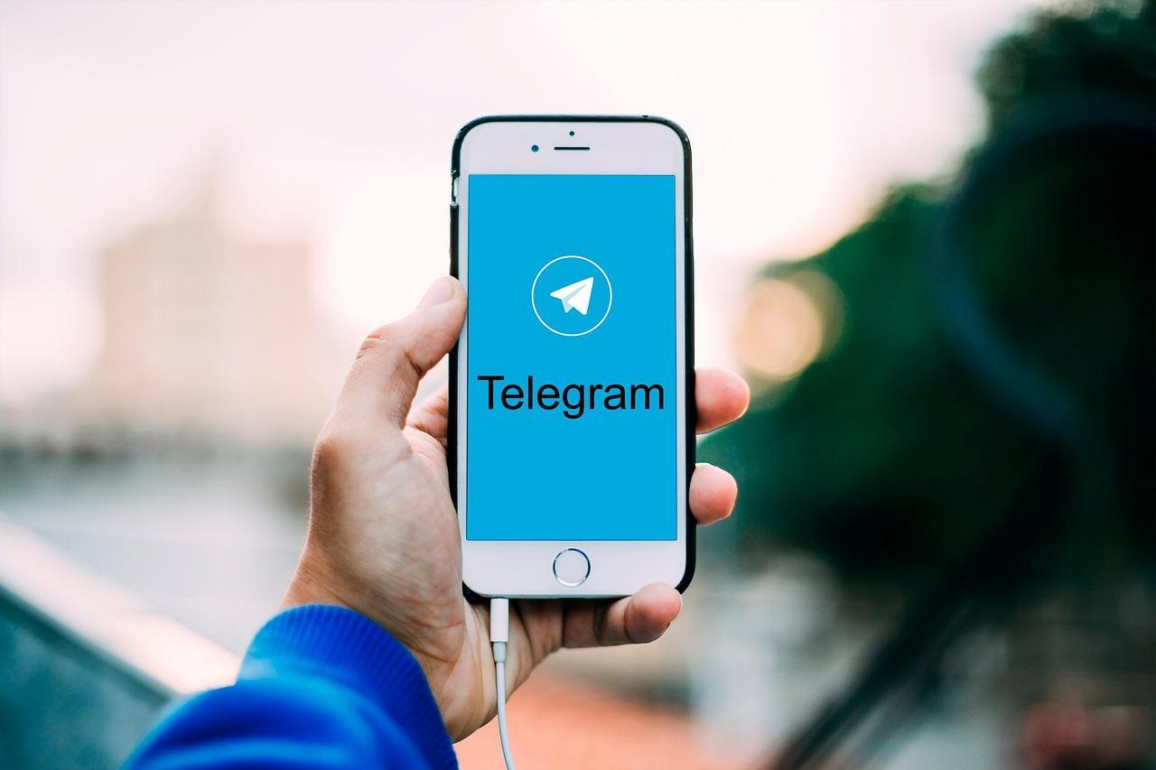 Najbardziej przydatne darmowe aplikacje na telefon 2025 – co warto mieć pod ręką?
