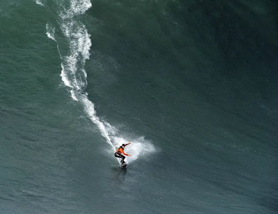 Maya Gabeira surfou a maior onda já surfada por uma mulher (Foto: Reprodução)