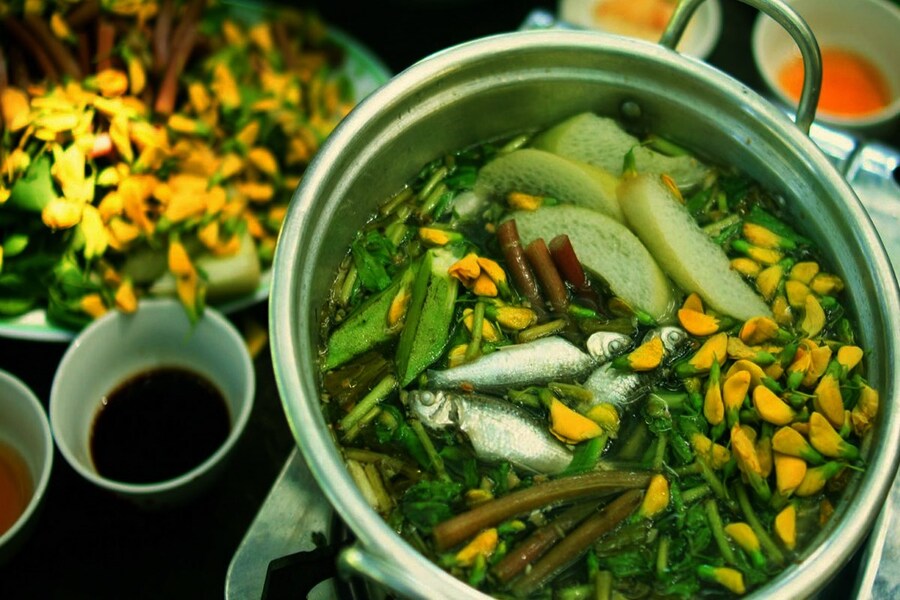 Lady Carp hotpot with sesbania flowers is an indispensable part of the menu of the locals. Source: Dien May Xanh 