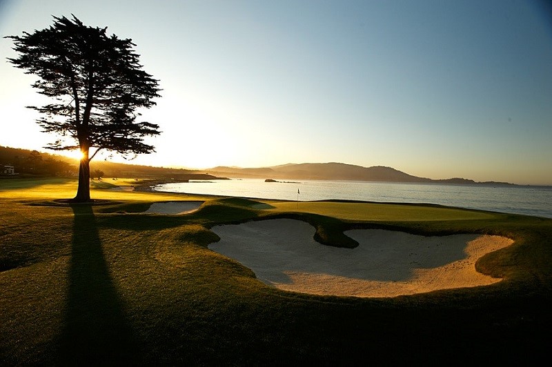 1 sân golf có bao nhiêu lỗ