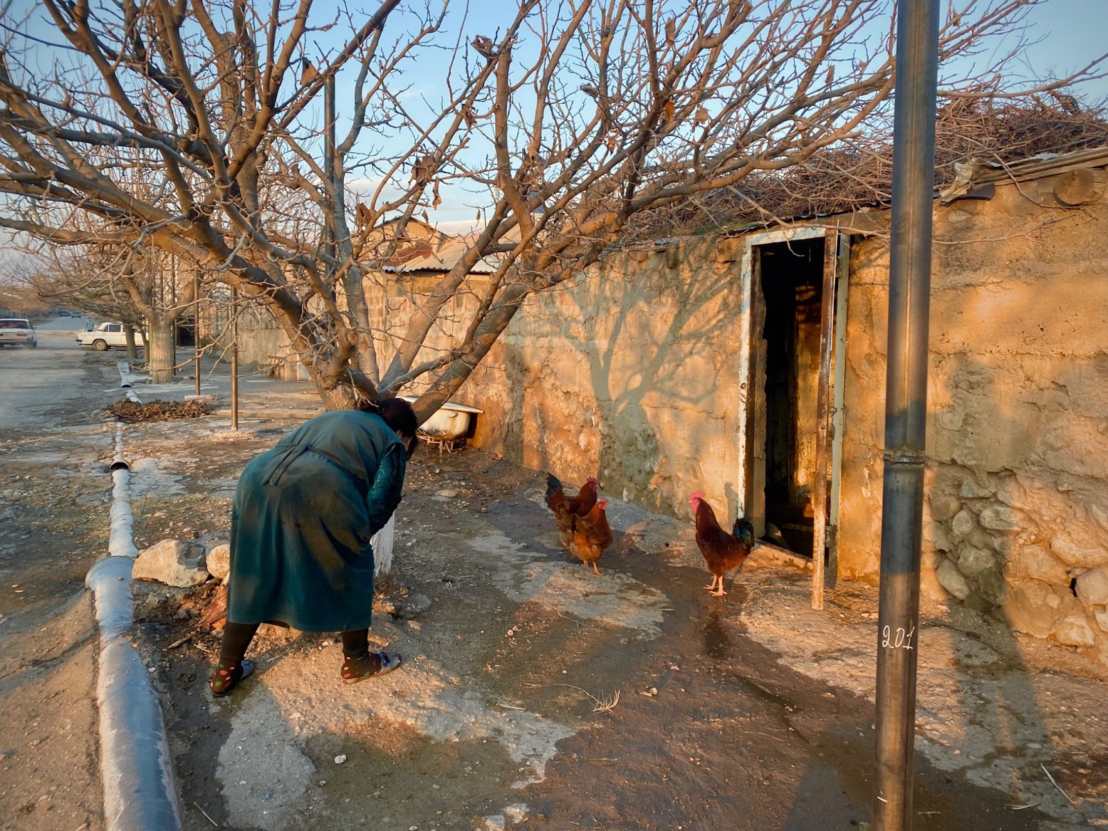 From her home, Anishit can see the buildings of the Russian base at Yeraskh. ©Théodore Donguy