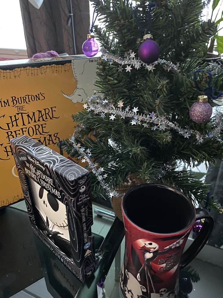 Kuvassa esitellään Nightmare Before Christmas tuotteita.