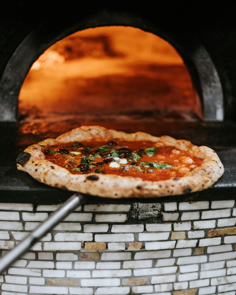 Afbeelding met pizza, Fastfood, gerecht, voedsel

Automatisch gegenereerde beschrijving