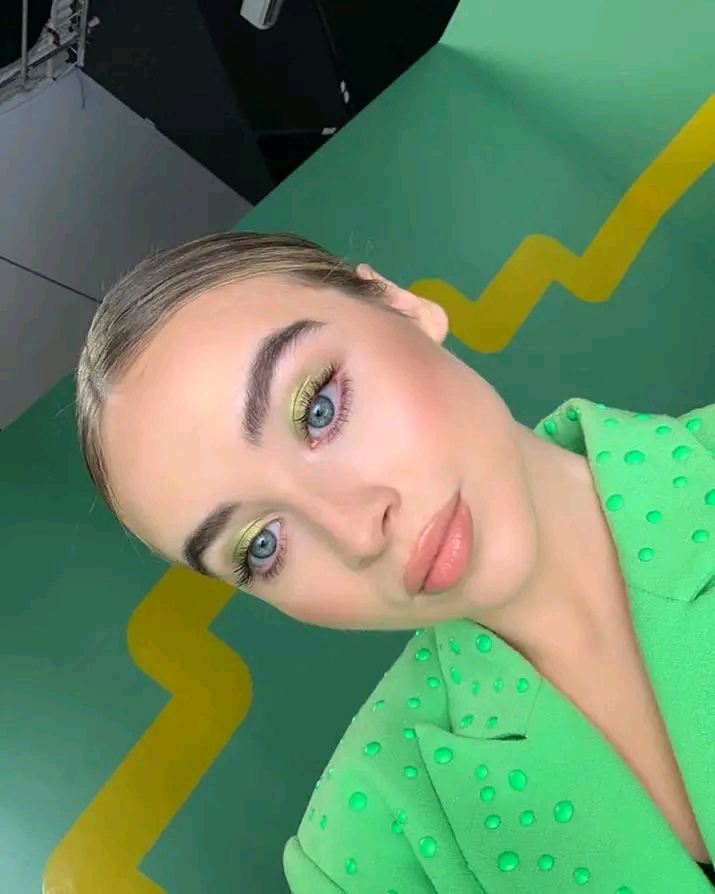 Sabrina Carpenter photo 