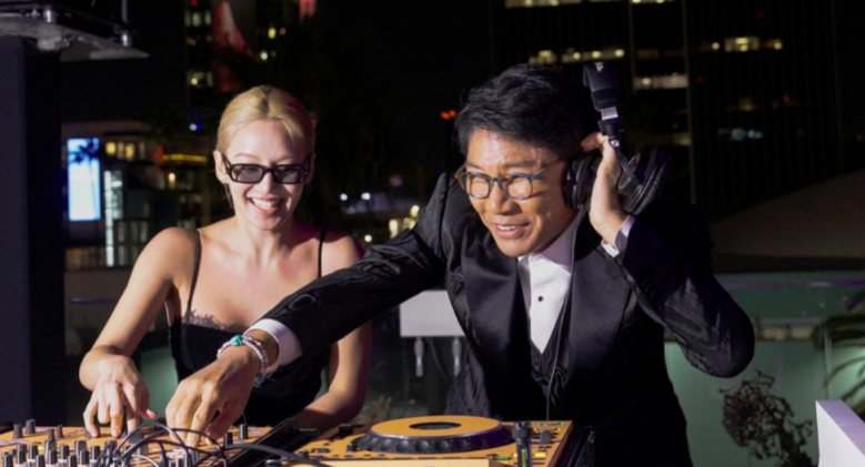 This contains an image of Lee Soo Man and Girls Generation Hyoyeon