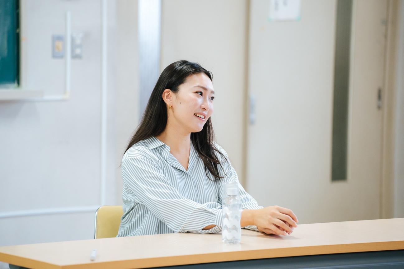 人, 女性, 屋内, テーブル が含まれている画像

AI によって生成されたコンテンツは間違っている可能性があります。