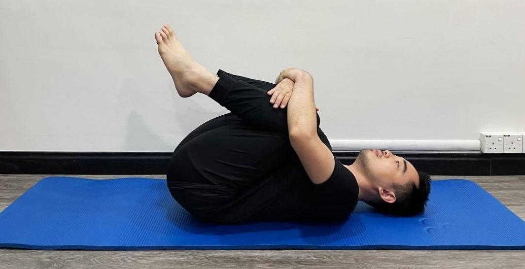 A person doing a plank on a mat

Description automatically generated with low confidence