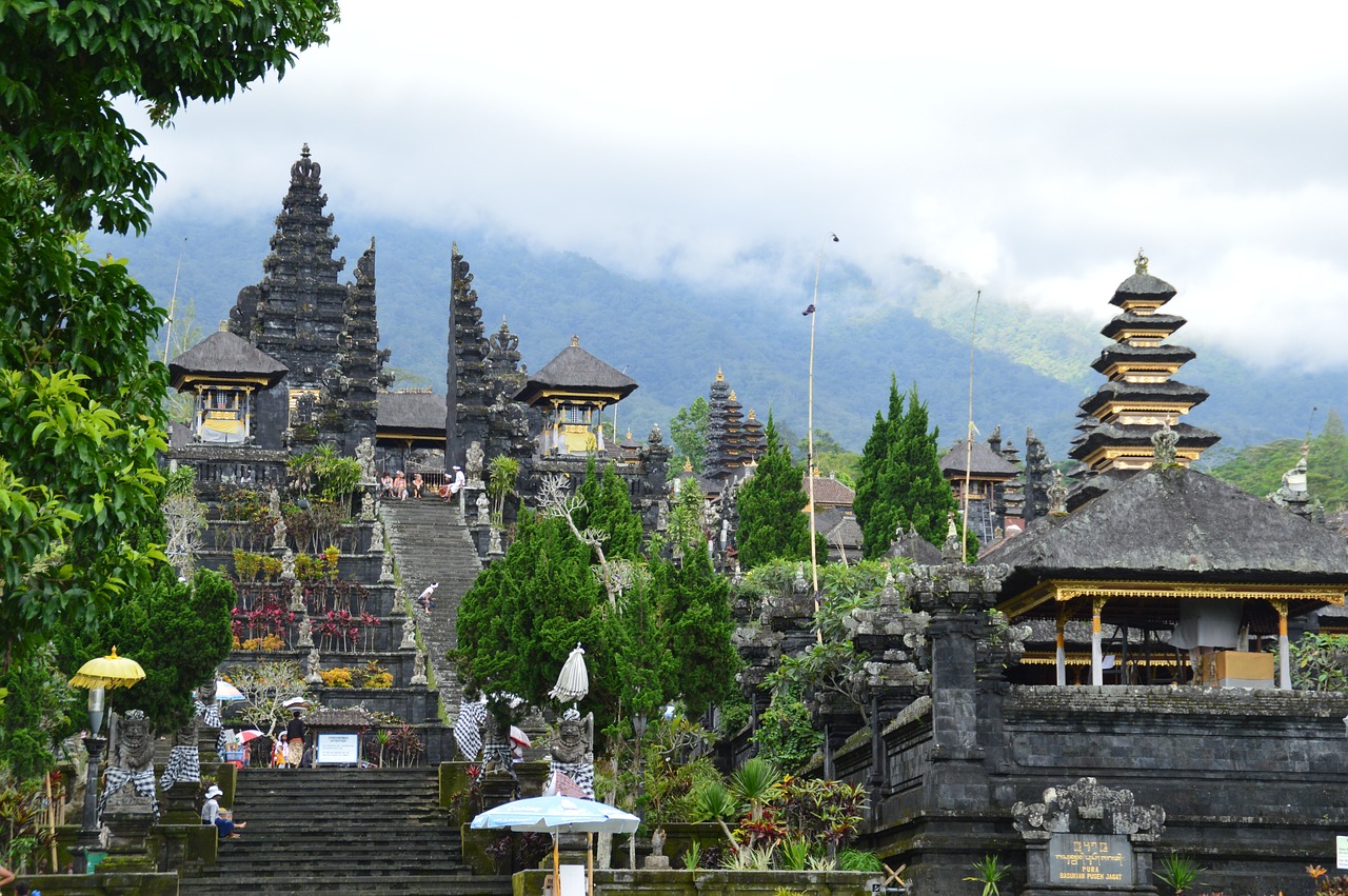 largest temple in bali on a cliff 
