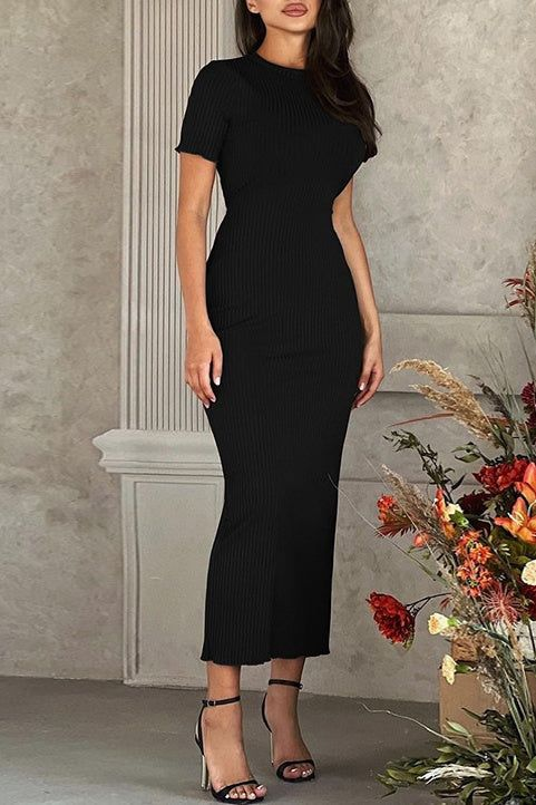 pakaian timeless perempuan Black Dress