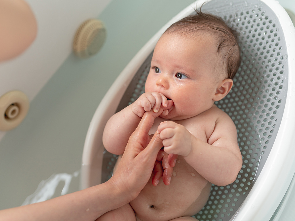 how hot should a babys bath be | Baby World