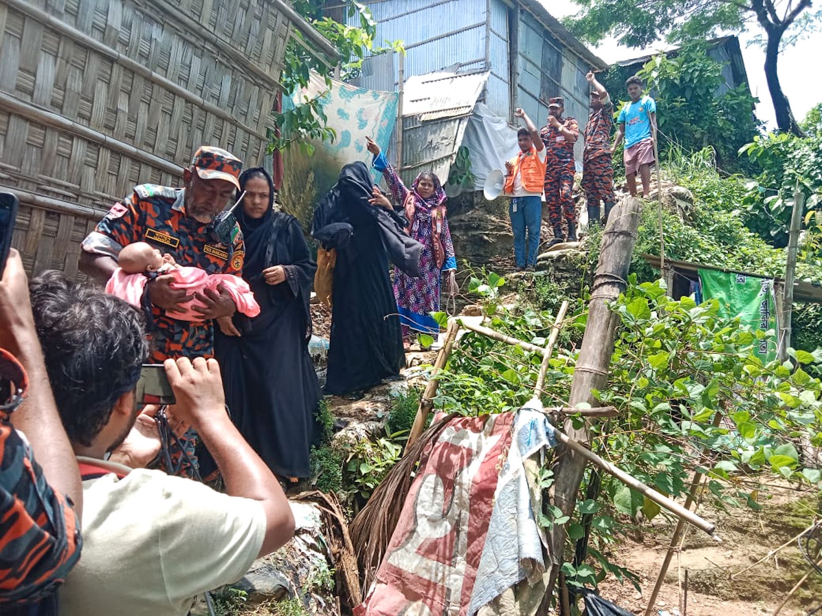 CPP volunteers lead the evacuation of people living in the hazardous landslide-prone areas in Cox’s Bazar.