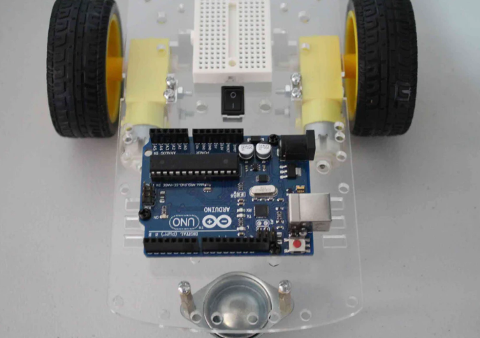 como hacer un robot con arduino uno
