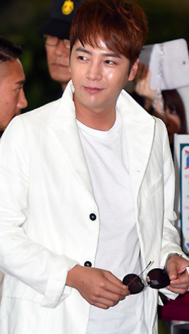 This contain an image of Jang Geun Suk  putting on a white jacket and a white inner shirt 