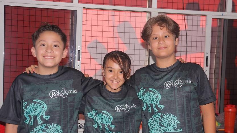Equipo Balam RT conformado por Natalia Iker y Absalon en la categoría Future Innovators Primaria del World Robot...