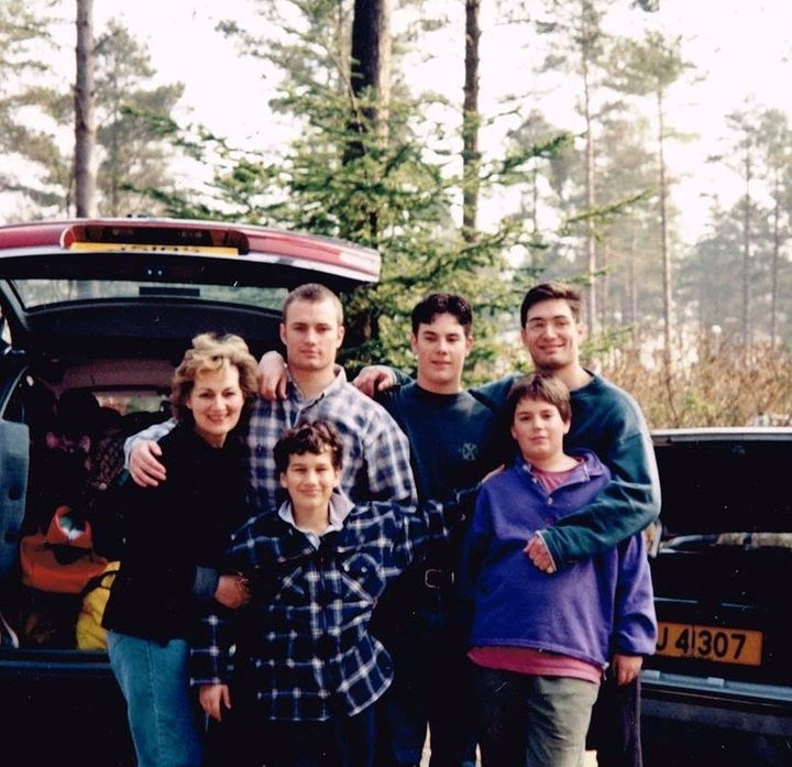 a younger Niki Richard Dalgliesh Cavill with his family