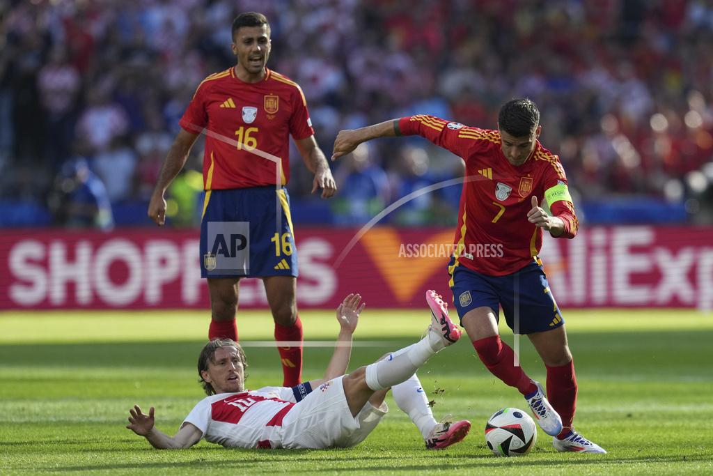 Rodri và Morata nhận án phạt từ UEFA - Ảnh 1.