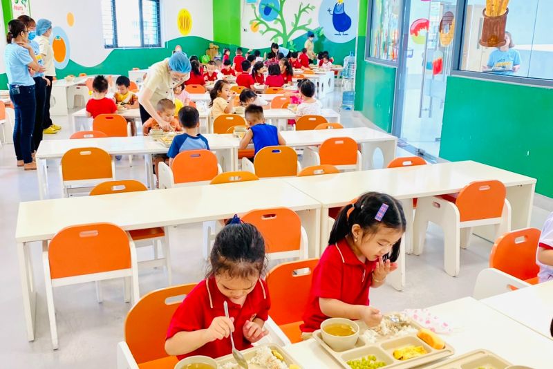 Thực đơn mầm non quốc tế được thiết kế khoa học, đảm bảo dinh dưỡng đầy đủ để hỗ trợ sự phát triển toàn diện của trẻ.