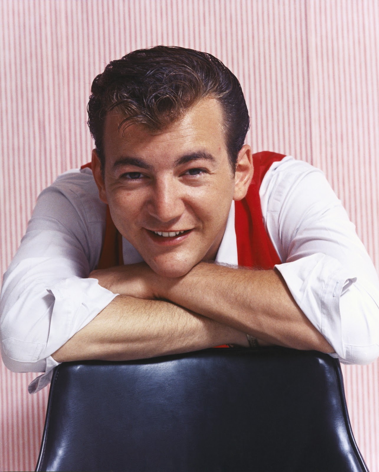 Bobby Darin poses for a photo in August 1963, in Los Angeles, California | Source: Getty Images