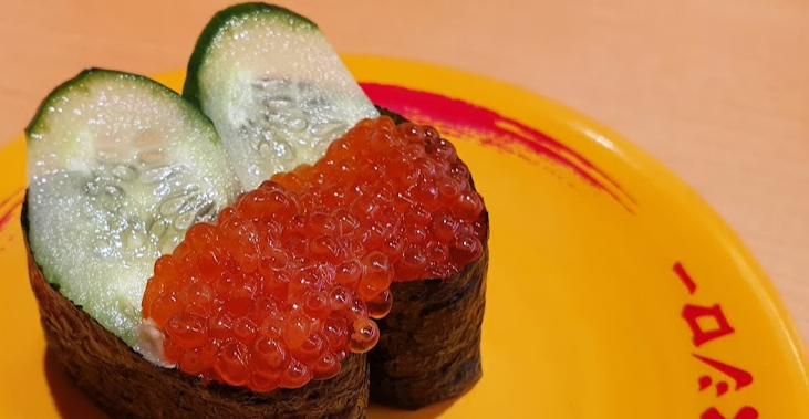 Sushi served with cucumbers at Sushirō