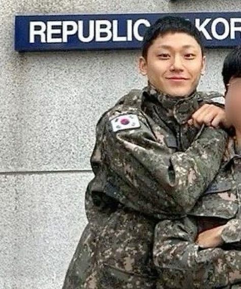 This contain an image of Lee Do Hyun's on uniform putting his hand on a fellow soldiers shoulder
