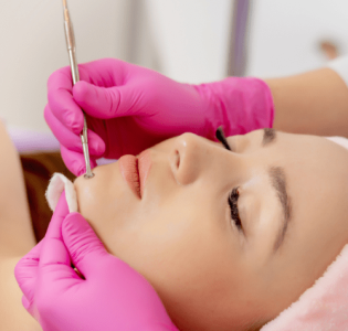 In this Image the lady is taking skin treatment for acne by skin specialist by https://ageology.in/