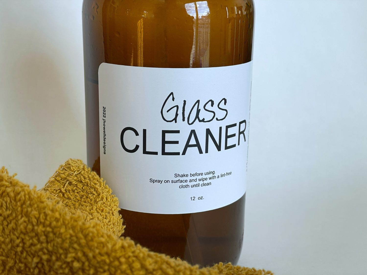 Homemade Non-Toxic Glass Cleaner: Simple Ingredients, Sparkling Clean