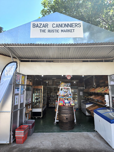 Small food market with metal roof