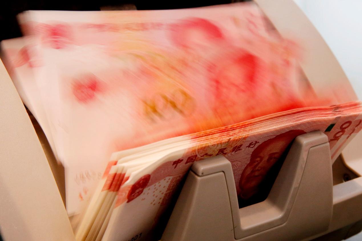 河南等地教师与公务员传出欠薪与减薪。