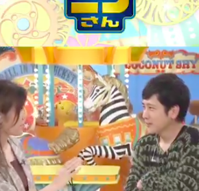 This contain an image of  hosts Kazunari Ninomiya and Nao Asahina.