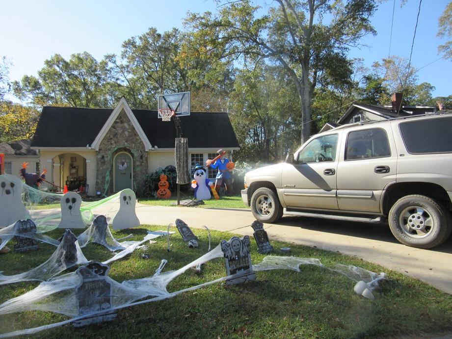 A truck parked in front of a house

Description automatically generated