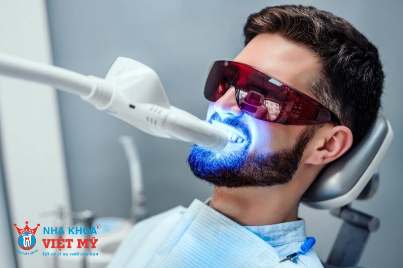 Sử dụng tia laser làm trắng răng