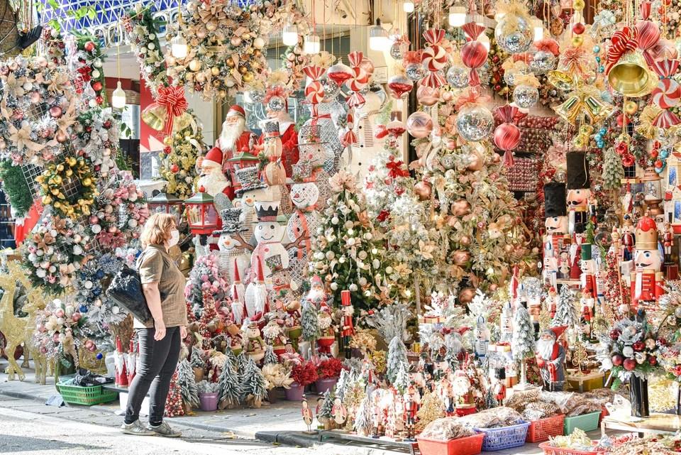 Hanoi: The Christmas atmosphere comes early on Hang Ma Street