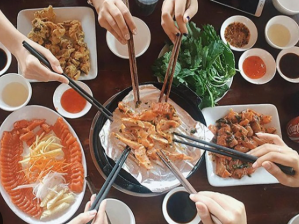 Thưởng thức ngay sau khi nấu.olm
