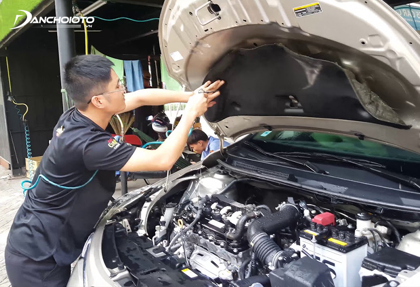 Nên kiểm tra kỹ động cơ khi mua xe Vios cũ