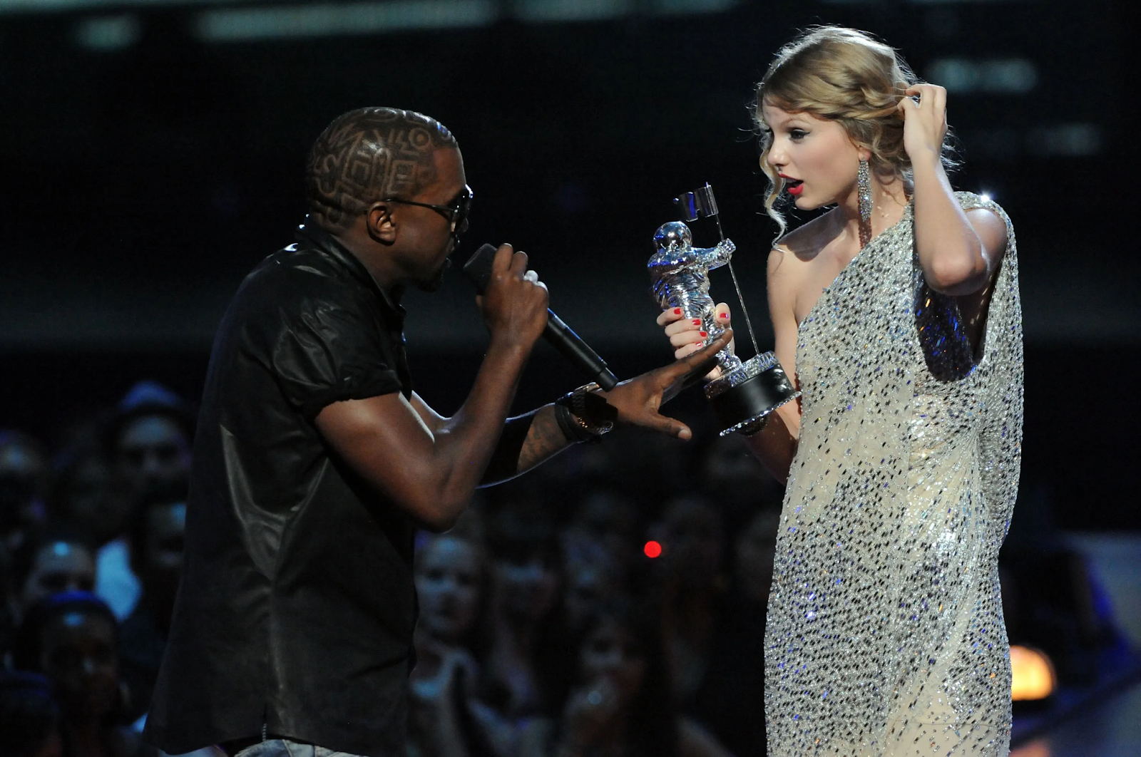 Imagem de conteúdo da notícia "Após polêmica de 2009, Taylor Swift Alcança Recorde de Beyoncé no VMAs!" #1