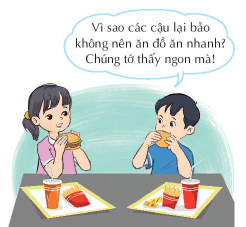 TUẦN 22SINH HOẠT DƯỚI CỜ: ĂN UỐNG LÀNH MẠNH- Giao lưu với bác sĩ dinh dưỡng hoặc các cô bác nấu bếp về chủ đề  Ăn uống lành mạnh”.- Rút ra bài học về việc đảm bảo sức khoẻ, phòng tránh bệnh tật bằng cách giữ gìn vệ sinh an toàn thực phẩm.Đáp án chuẩn: - Học sinh tự thực hiện- Bài học: Không ăn đồ quá hạn sử dụng, không uống nước lã, không ăn đồ đã có hiện tượng mốc, ăn những thực phẩm tươi sạch, ăn ngay sau khi thức ăn vừa nấu xong hoặc vừa chuẩn bị xongĂN SẠCH1. Kể chuyện tương tác về các bạn thích ăn đồ ăn nhanhĐưa ra những lí lẽ để thuyết phục các nhân vật trong câu chuyện lựa chọn thói quen ăn uống phù hợp.Đáp án chuẩn: - Chúng ta không nên ăn đồ ăn nhanh vì:Không đảm bảo vệ sinh an toàn thực phẩmCung cấp nhiều chất béo và cholesterol cho cơ thể gây bệnh béo phì, máu nhiễm mỡ, ung thư,...Một số loại thức ăn nhanh chứa hàm lượng muối và chất bảo quản cao, dễ dẫn đến các bệnh về tim, thận, làm tăng huyết áp,...Sử dụng thức ăn nhanh nhiều còn có thể khiến chúng ta bị thiếu chất và mất cân đối về dinh dưỡng.2. Chơi trò chơi “Thám tử sạch”- Cùng “Thám tử sạch” điều tra, truy tìm dấu vết của thực phẩm bẩn.- Mỗi tổ hoặc nhóm nhập vai kiểm tra từng khu vực để thực phẩm Đáp án chuẩn: Học sinh tự thực hiệnHoạt động sau giờ họcCùng người thân kiểm tra thực phẩm tại gia đình để đảm bảo vệ sinh an toàn thực phẩm: loại bỏ những thức ăn hỏng, ôi thiu, quá hạn,..Đáp án chuẩn: Em kiểm tra rau, củ quả xem còn tươi không. Nước uống đã để lâu chưa nếu đã để lâu phải đổ bỏ. Cơm nguội đã mốc meo xanh phải bỏ điTHỰC PHẨM SẠCHChia sẻ với bạn kinh nghiệm phát hiện thực phẩm không an toàn và lựa chọn những thực phẩm sạchNêu những giác quan cần sử dụng để đánh giá thực phẩm an toàn hay không an toàn.Nêu những kiến thức em mới biết thêm về cách lựa chọn thực phẩm sạch.Chia sẻ cách bảo quản thực phẩm sao cho tươi ngon và an toàn.Đáp án chuẩn: Những giác quan cần sử dụng để đánh giá thực phẩm an toàn hay không an toàn: thị giác, thính giác.Cách lựa chọn thực phẩm sạch:Đồ ănĐồ uốngChọn hoa quả: tươi, không bị héo, dập nát. Các đồ uống có lợi cho sức khoẻ: nước khoáng, sữa, sữa chua uống men sống,…Chọn thịt: có màu tươi, đàn hồi tốt, săn chắc, không có mùi và không bị nhão, chảy nước.Chọn rau: tươi, không bị héo, dập nát hay có lá vàng. Các đồ uống nên hạn chế: nước ngọt, nước có ga,…Chọn đồ đóng sẵn: bao bì còn nguyên vẹn, ngày sản xuất mới và hạn sử dụng xa.Cách bảo quản thực phẩm:Để khoai tây không mọc mầm ta cần bỏ khoai tây vào túi bóng đen, thùng gỗ, hộp các tông,.. và để ở nơi thoáng mát, tránh ánh sáng trực tiếp.Để quả chanh tươi lâu, ta cần rửa sạch, để ráo, cho và túi zip kín và bảo quản trong ngăn mát tủ lạnh.Sữa đã mở nắp, phải bảo quản ở ngăn mát tủ lạnh và trong khoảng thời gian 1-2 ngày kể từ khi mở nắp.Hoạt động sau giờ học